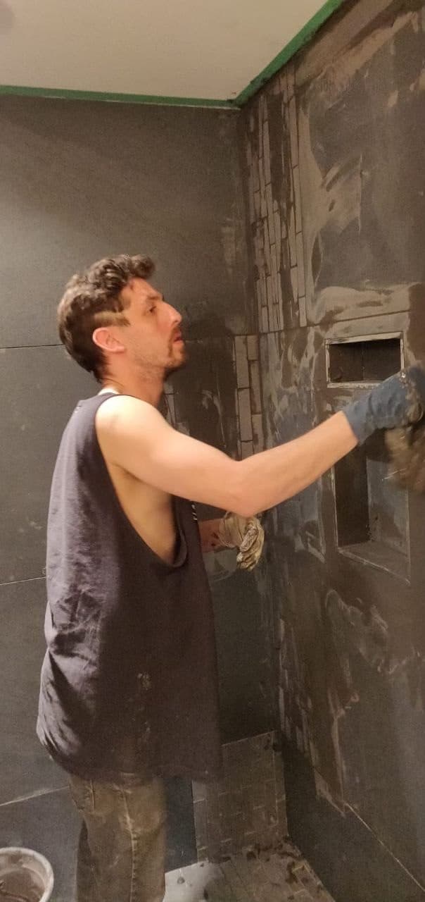 Setting a shower wall — Dry-lay, then mortar