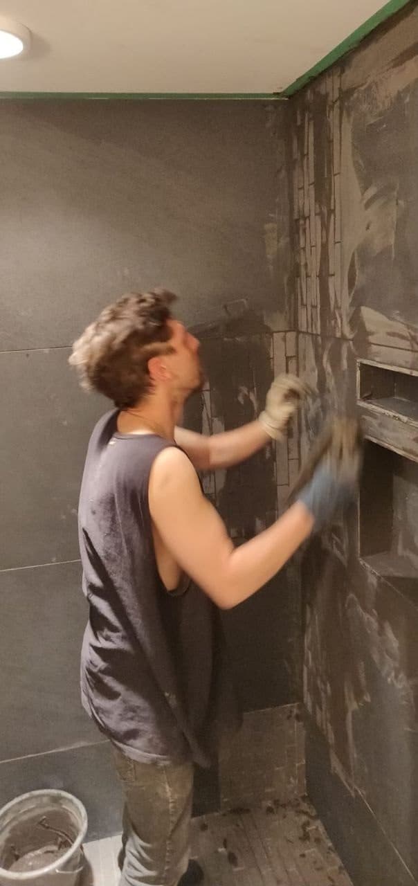 Buttering a feature wall — Full-coverage, no voids